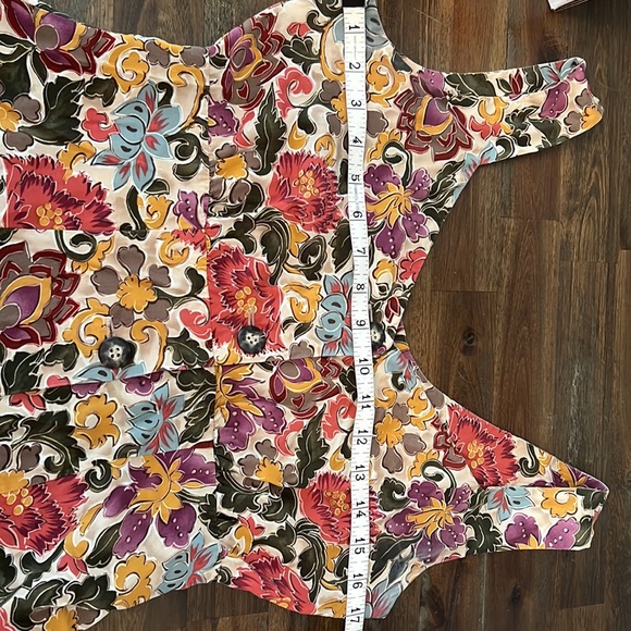*VINTAGE - Banana Republic- Size 4 - Floral Dress with front buttons - Picture 5 of 8